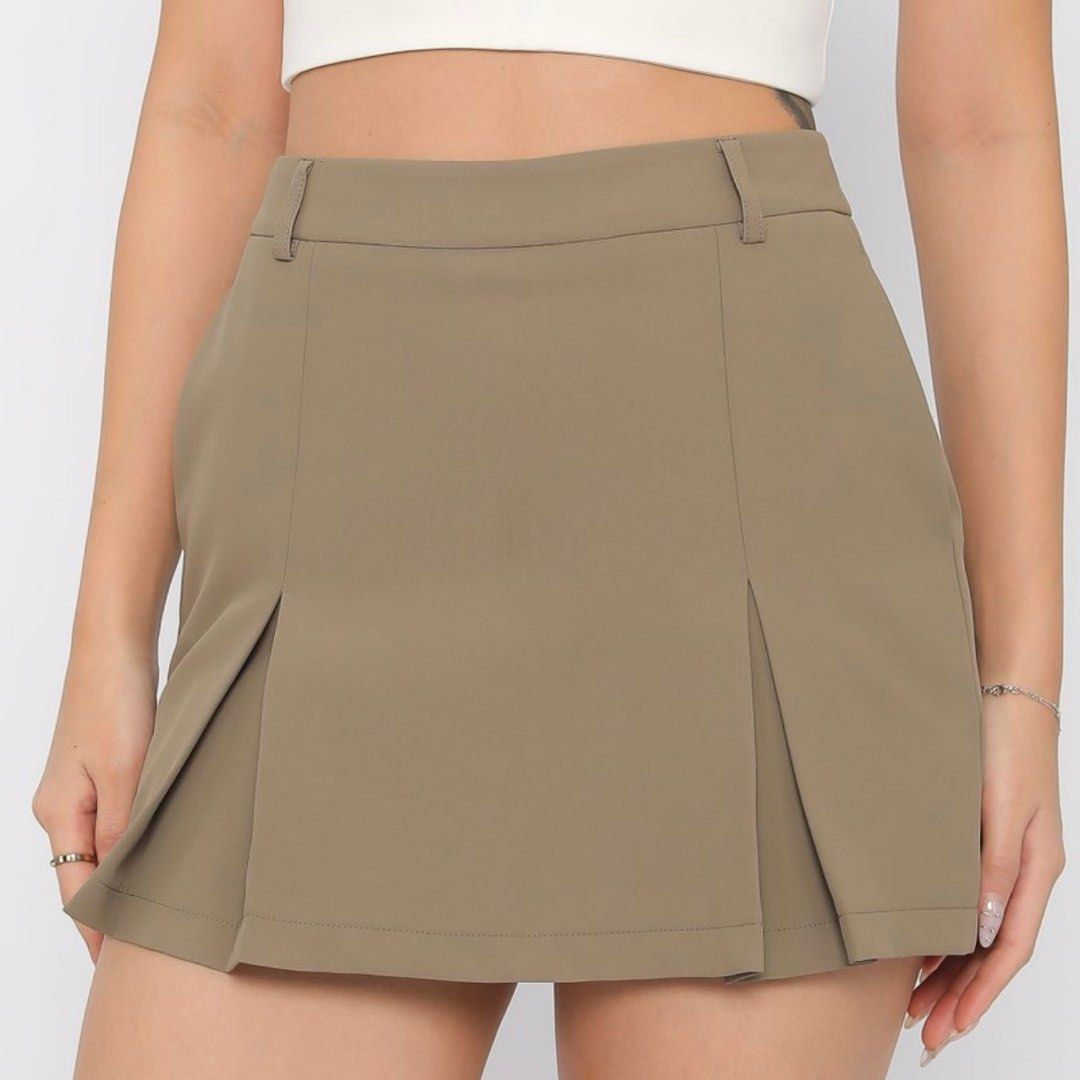 Supergurl Twin Tower Skorts in Brown
