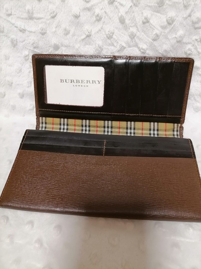 Vintage Burberry Long Wallet (Category: Luxury Accessories) located in Butuan. Submitted by az-branded.items (Listing ID 1319555077, Image 3). Description: Sign og usage- nasa dalawang gilid (please see pictures) Overall ok pa po From Japan surplus.