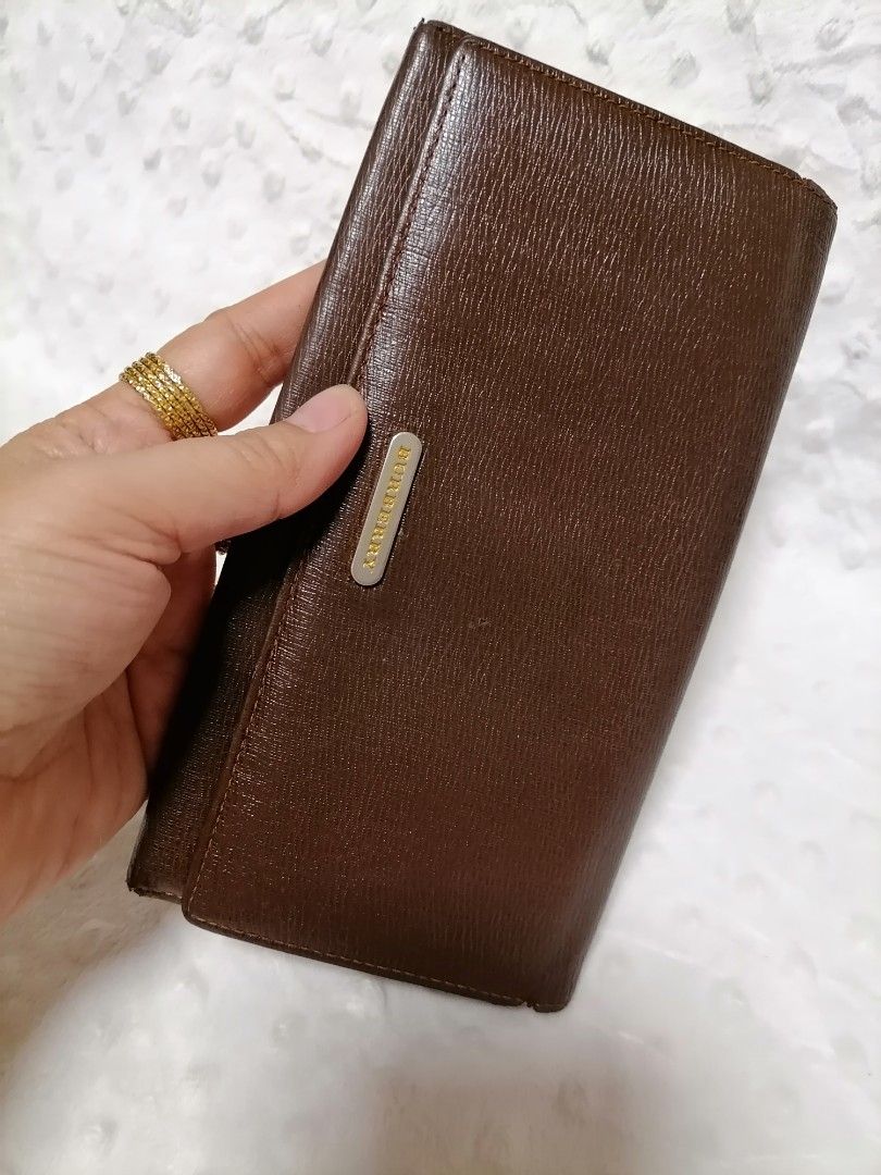 Vintage Burberry Long Wallet (Category: Luxury Accessories) located in Butuan. Submitted by az-branded.items (Listing ID 1319555077, Image 1). Description: Sign og usage- nasa dalawang gilid (please see pictures) Overall ok pa po From Japan surplus.
