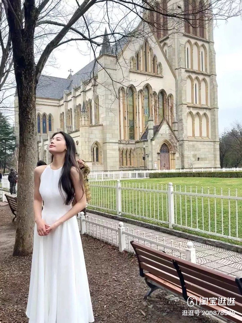 tank flowy dress Long Flying Dress - Made-to-Measure Dress for Photoshoot | Lansy Emerald green / length 197 inch (5 m) main image 0