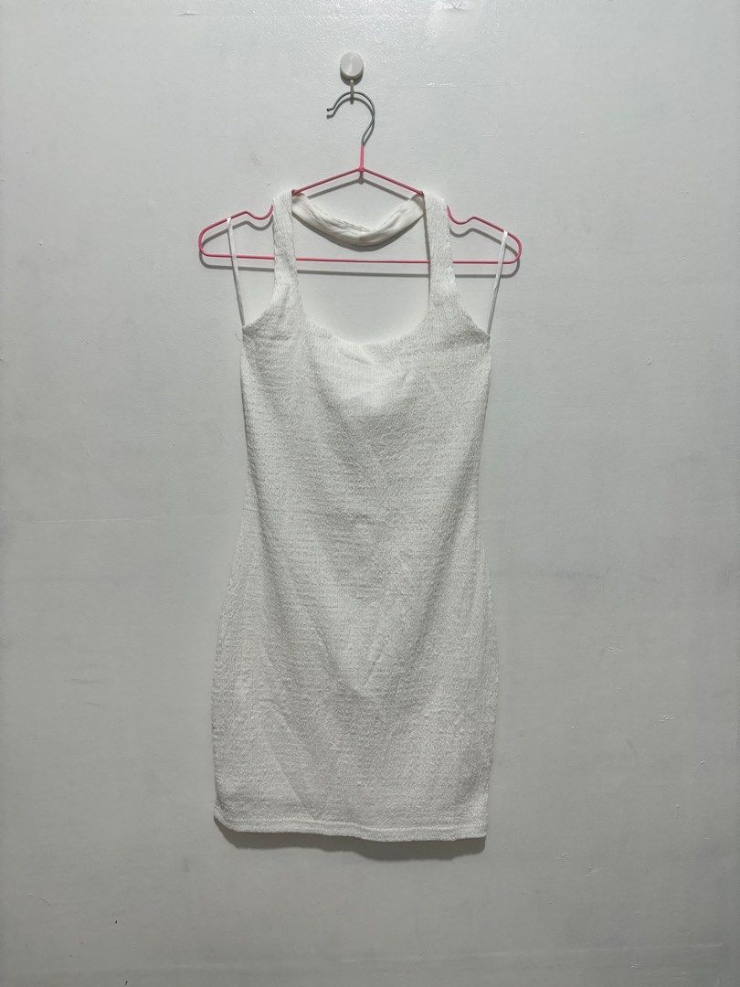 White Textured Halter Bodycon Dress (Category: Dresses) located in Quezon City. Submitted by baaaj_ (Listing ID 1319695736, Image 2). Description: ‼️LOW BALLERS WILL NOT BE ENTERTAINED‼️ ✨ M on tag ✨ Stretchable ✨ Material is quite thin but has inner lining ✨ Perfect for beach or casual outfit 📍 Tandang Sora, QC Shipping thru: Flash Express Gogo Xpress Lalamove/Grab.