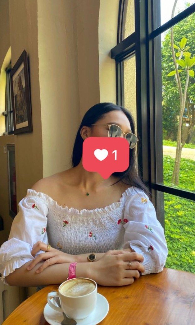 Zara floral off shoulder top (Category: Others Tops) located in Cebu City. Submitted by narssandra (Listing ID 1319554633, Image 3). Description: 💠Used once 💠SO PRETTY! 💠 price is negotiable .