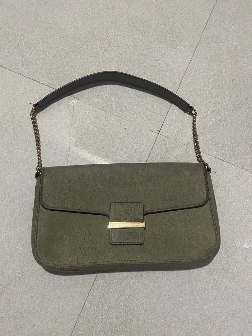 2-in-1 h&m bag (Category: Shoulder Bags) located in Caloocan City. Submitted by aneeeee_ (Listing ID 1319758210, Image 2). Description: Can be used as crossbody bag or shoulder bag Rfs: decluttering .