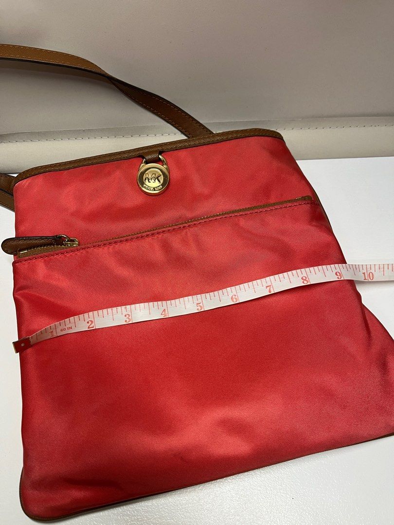 Authentic Michael Kors Cross Body Bag (Category: Luxury Bags & Wallets) located in Quezon City. Submitted by ukayana.studio (Listing ID 1319803358, Image 3). Description: - still in great quality! no flaws! - 9.5 x 9.5 inches - strap is adjustable but not removable - can send more pics upon request - rfs: don't use it anymore - location: quezon city.