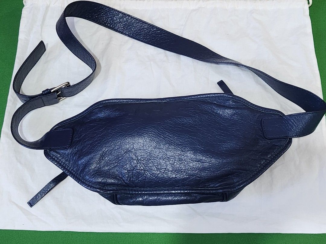 Balenciaga belt bag (Category: Luxury Bags & Wallets) located in San Pablo. Submitted by miles_hobbyhub (Listing ID 1319718454, Image 2). Description: plus sf. nego..