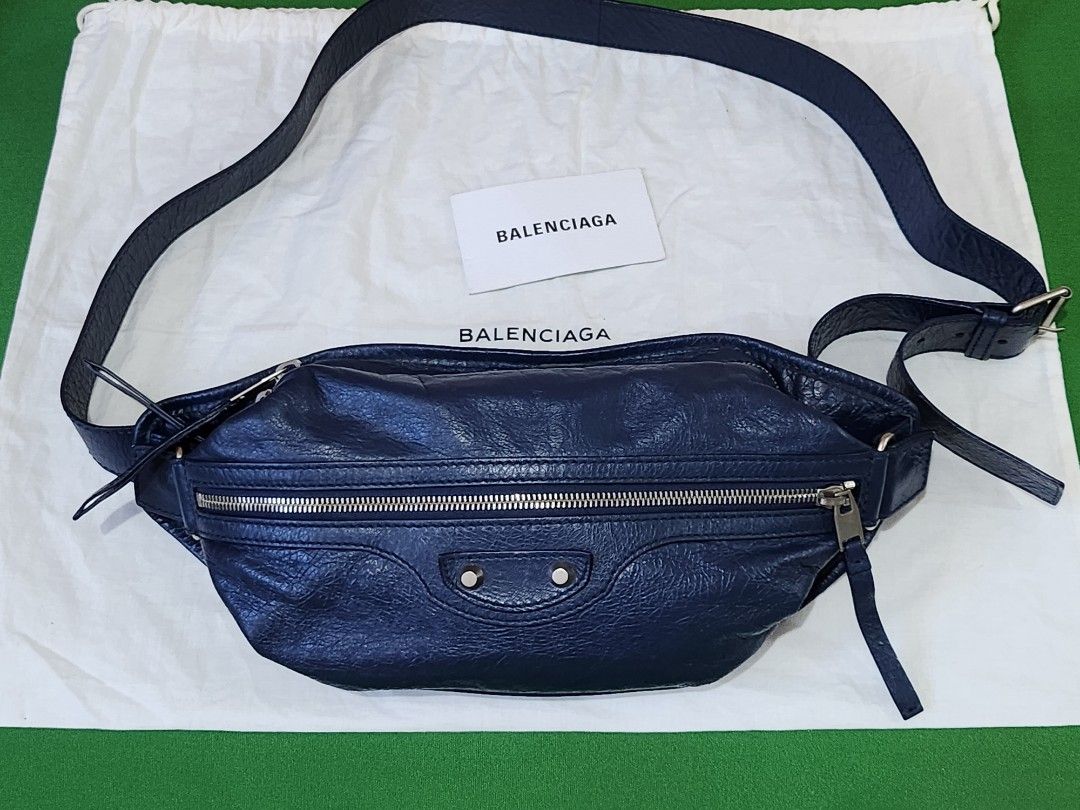 Balenciaga belt bag (Category: Luxury Bags & Wallets) located in San Pablo. Submitted by miles_hobbyhub (Listing ID 1319718454, Image 1). Description: plus sf. nego..