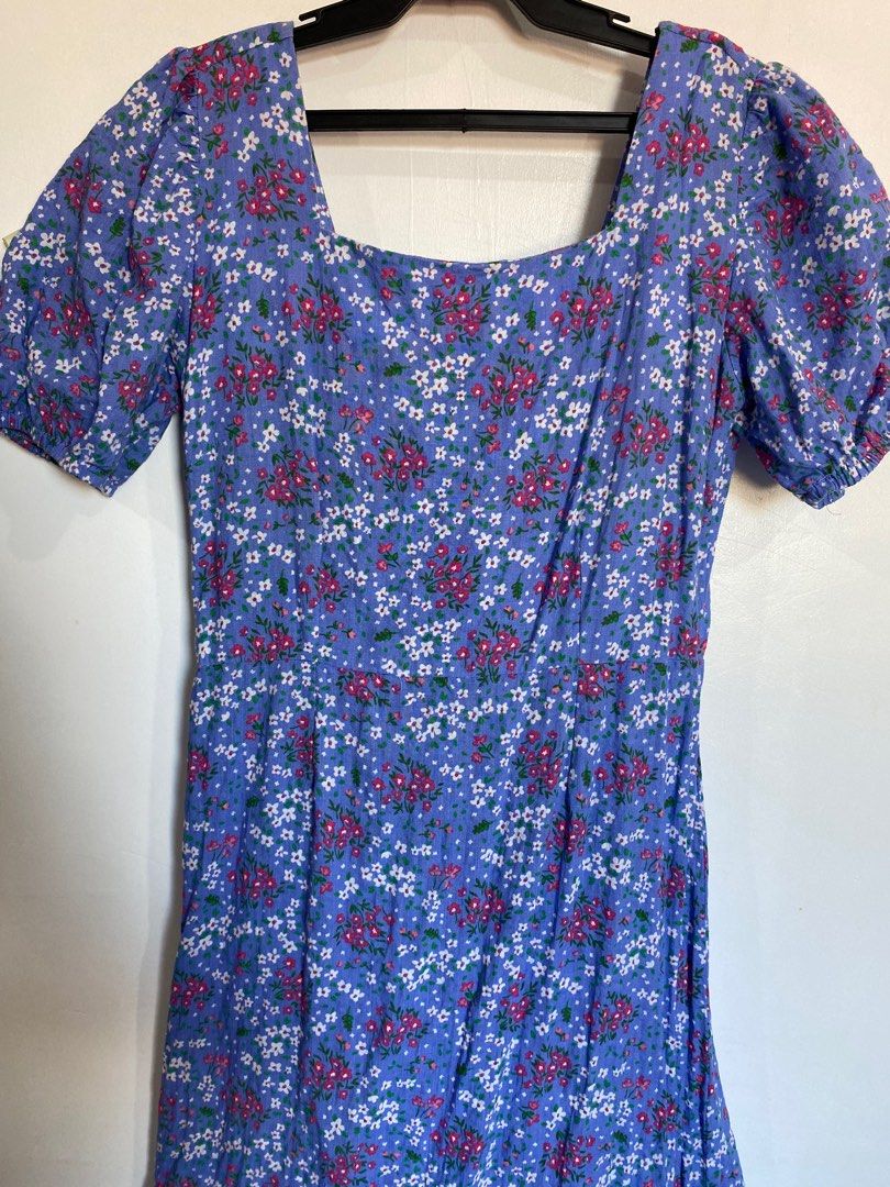 Blue floral Dress (Category: Dresses) located in Manila. Submitted by janeyyu (Listing ID 1319736416, Image 2). Description: S-M.