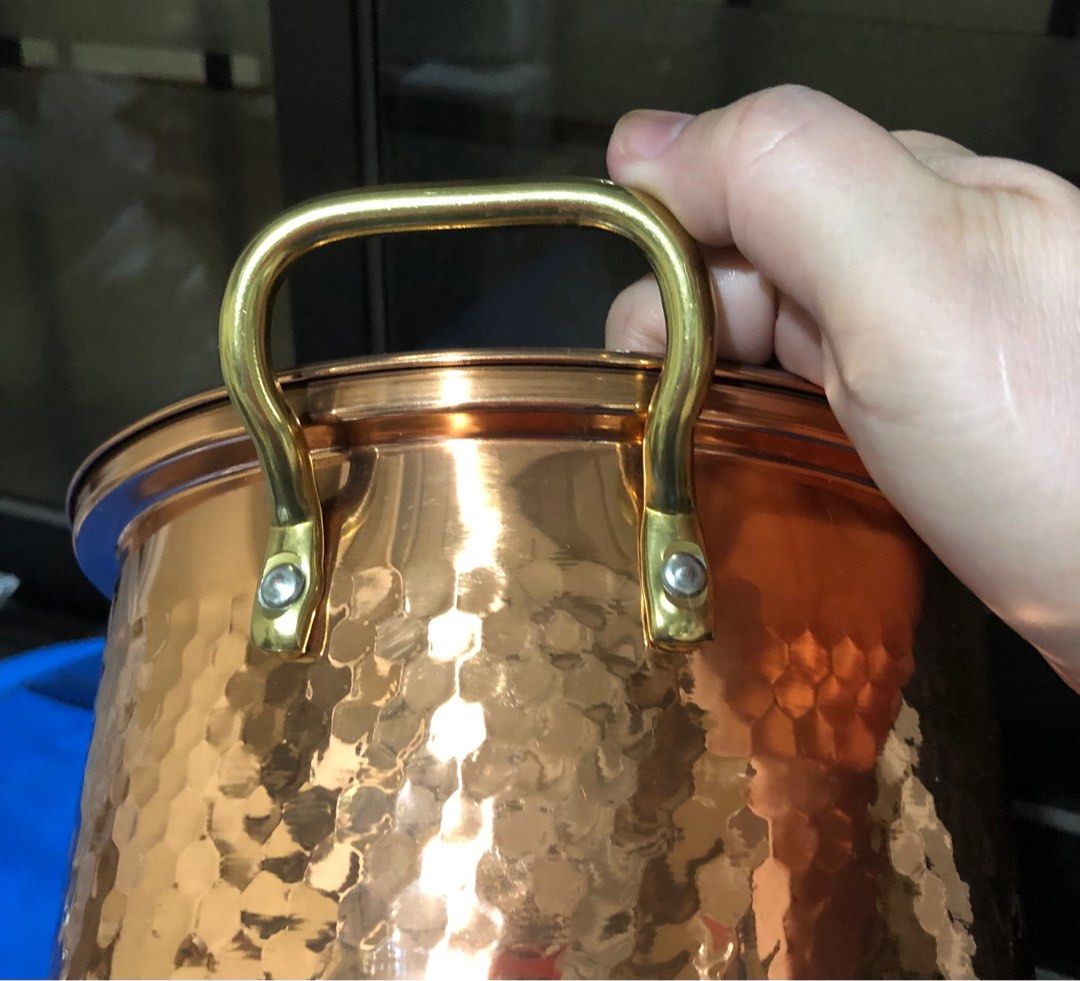 COPPER POT(18cm) deep type (Category: Cookware & Accessories) located in Caloocan City. Submitted by e_o62059 (Listing ID 1319873344, Image 2). Description: Japan branded brand new in original box; pristine condition;unused ; morico brand markings ;capacity 3.6liters;complete paper inclusions Pls see last photo (translated)for further info Size- D18cm x H 15.25cm.