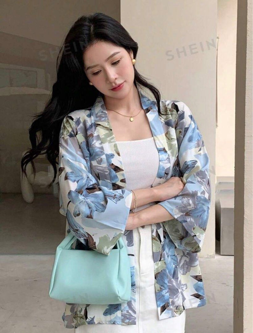 DAZY Allover Floral Drop Shoulder Oversized Coat (Category: Coats, Jackets and Outerwear) located in Manila. Submitted by beaspreloved (Listing ID 1319824587, Image 3). Description: .