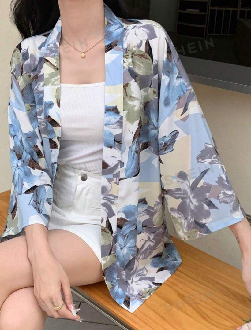 DAZY Allover Floral Drop Shoulder Oversized Coat (Category: Coats, Jackets and Outerwear) located in Manila. Submitted by beaspreloved (Listing ID 1319824587, Image 1). Description: .