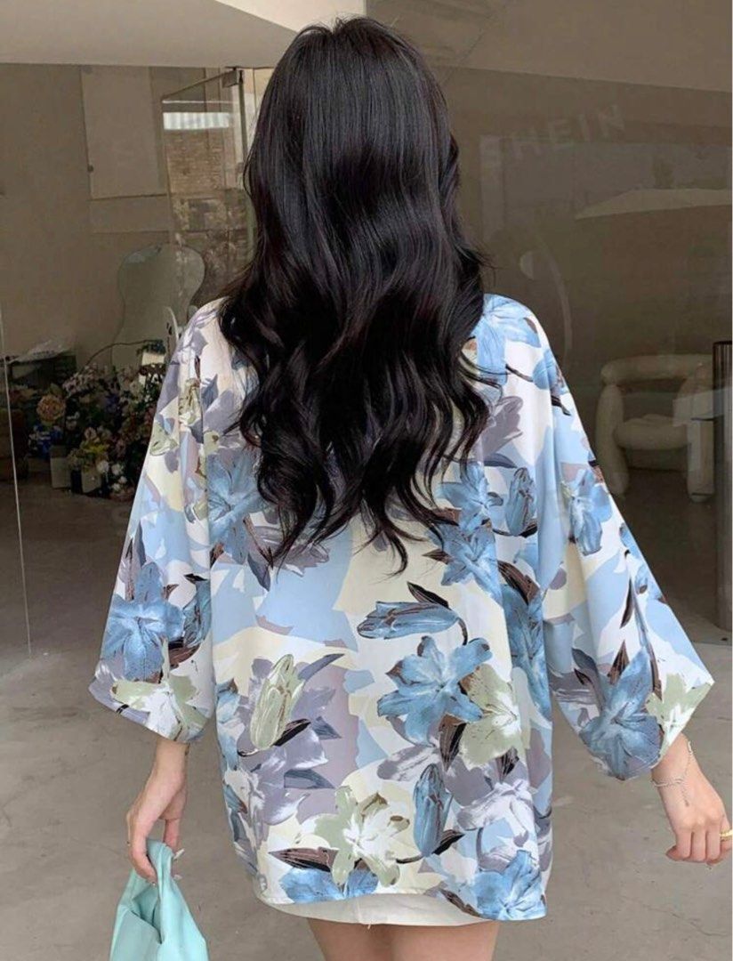 DAZY Allover Floral Drop Shoulder Oversized Coat (Category: Coats, Jackets and Outerwear) located in Manila. Submitted by beaspreloved (Listing ID 1319824587, Image 2). Description: .
