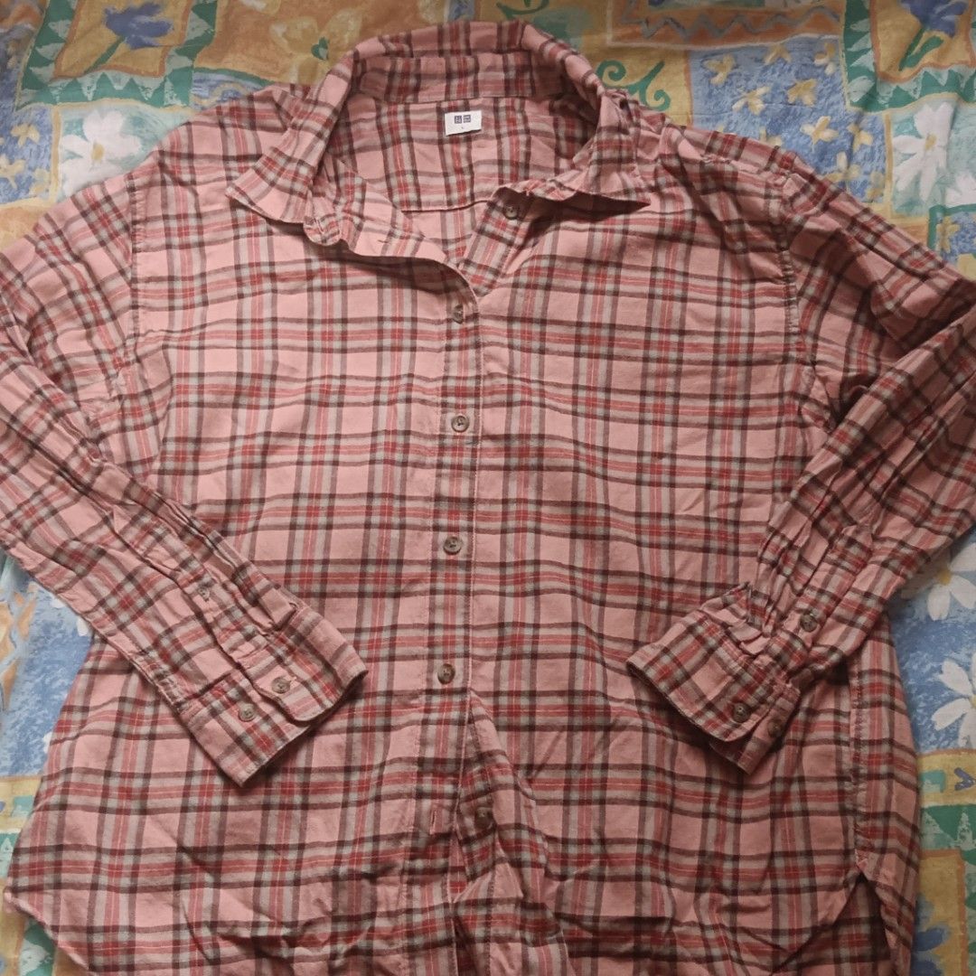 Flannels (Category: Longsleeves) located in Singapore. Submitted by ticklm (Listing ID 1319745841, Image 8). Description: All quite baggy except for the light brown one cause it's quite tight fitting for me. Selling at $5 each. Light Brown Flannel ✅ Red Flannel ✅ Black Flannel ✅ Pink Flannel ✅ Dm for any questions ^_^.