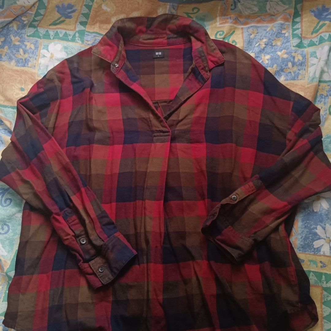 Flannels (Category: Longsleeves) located in Singapore. Submitted by ticklm (Listing ID 1319745841, Image 4). Description: All quite baggy except for the light brown one cause it's quite tight fitting for me. Selling at $5 each. Light Brown Flannel ✅ Red Flannel ✅ Black Flannel ✅ Pink Flannel ✅ Dm for any questions ^_^.