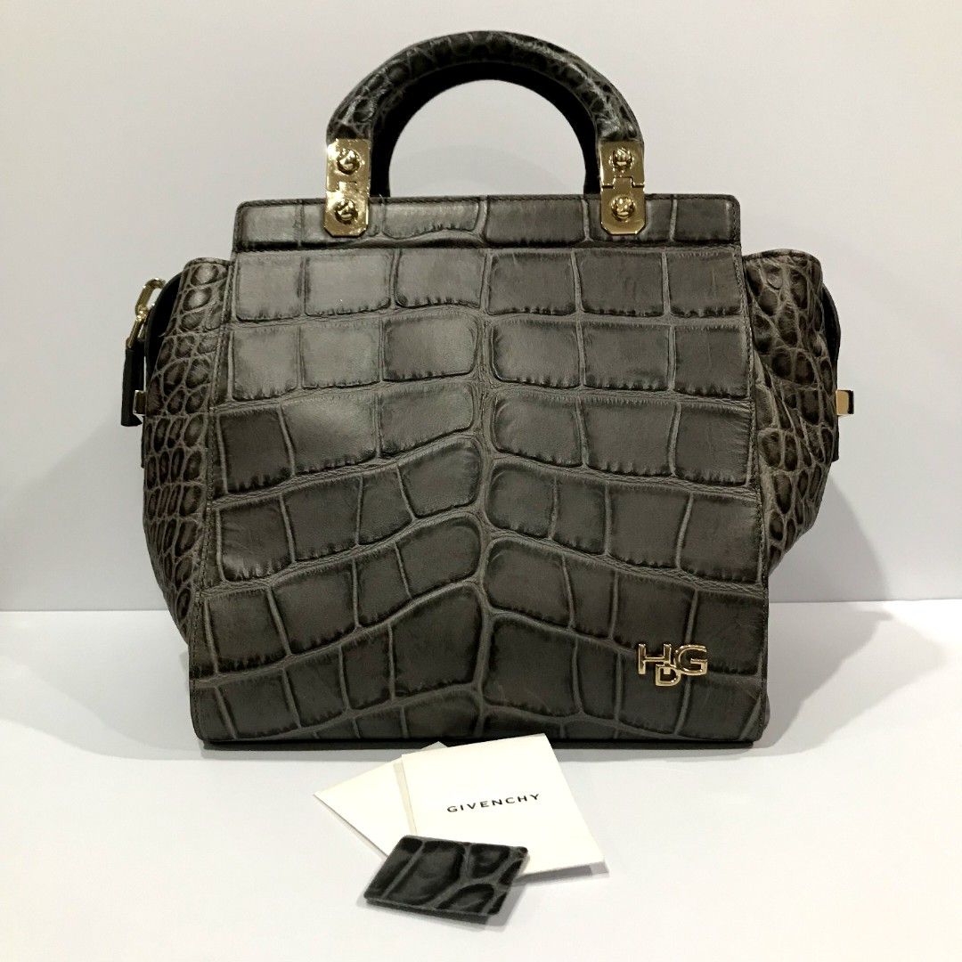 GIVENCHY HDG Small Top Handle Bag (Category: Luxury Bags & Wallets) located in Quezon City. Submitted by pleasehelpmedeclutter (Listing ID 1319871100, Image 1). Description: • authentic • no inclusion • preloved (please manage your expectations) • open for meetup (faster and safer transaction).