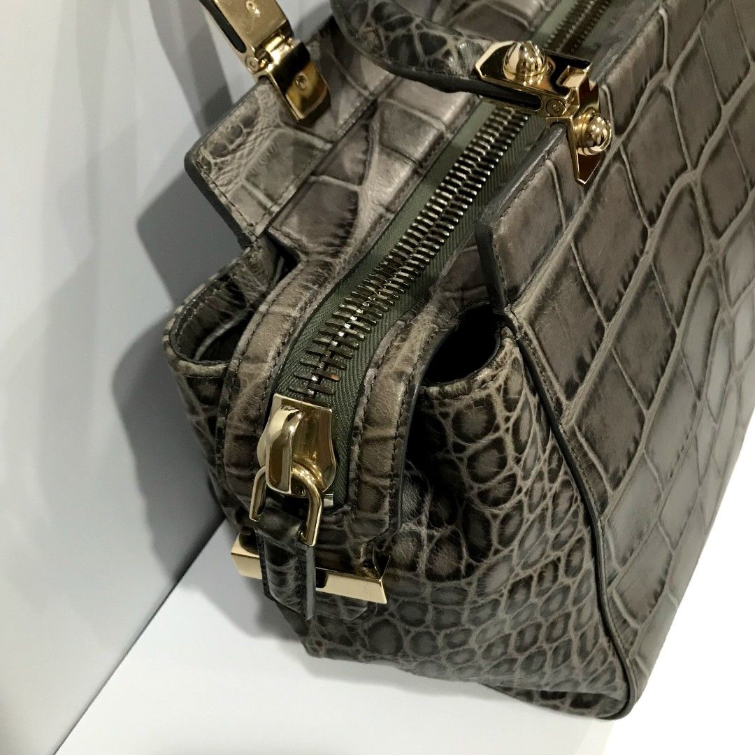 GIVENCHY HDG Small Top Handle Bag (Category: Luxury Bags & Wallets) located in Quezon City. Submitted by pleasehelpmedeclutter (Listing ID 1319871100, Image 3). Description: • authentic • no inclusion • preloved (please manage your expectations) • open for meetup (faster and safer transaction).