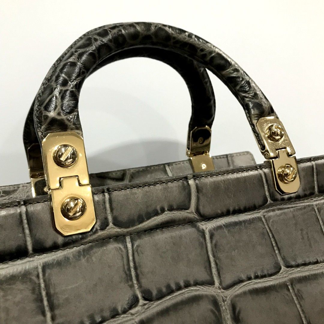 GIVENCHY HDG Small Top Handle Bag (Category: Luxury Bags & Wallets) located in Quezon City. Submitted by pleasehelpmedeclutter (Listing ID 1319871100, Image 2). Description: • authentic • no inclusion • preloved (please manage your expectations) • open for meetup (faster and safer transaction).