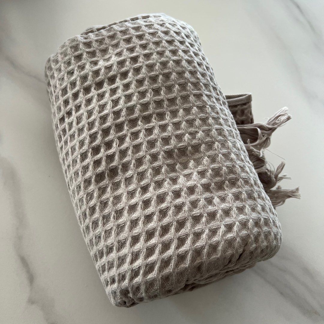 Grey throw blanket for all occasions, Furniture & Home Living, Bedding