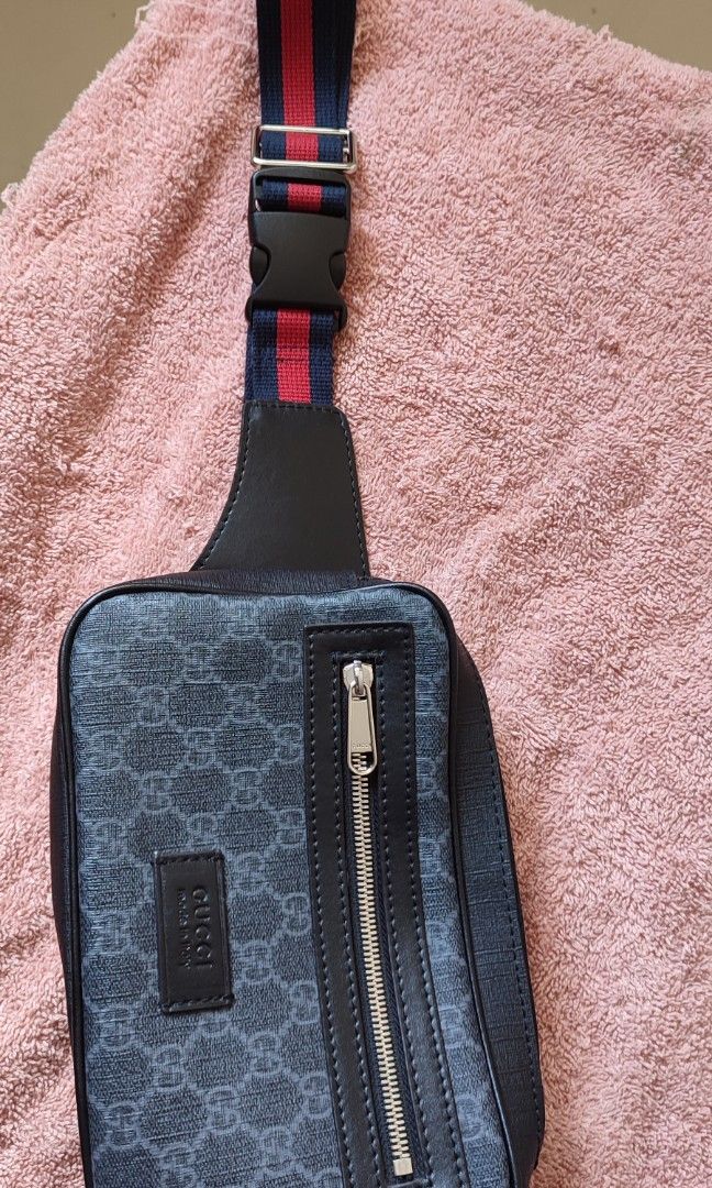 Gucci Supreme belt bag
