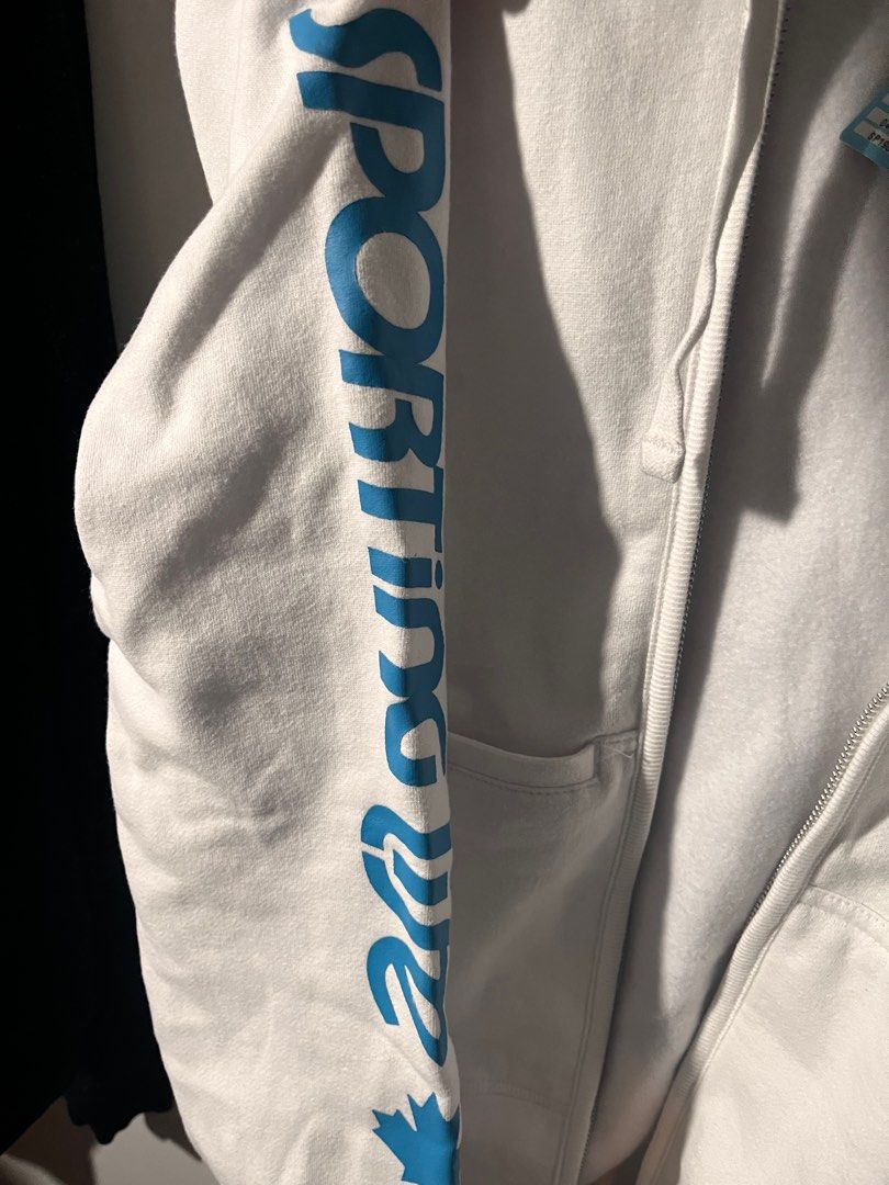 Hoodie (Category: Clothes) located in Toronto. Submitted by maludz (Listing ID 1319867567, Image 1). Description: .