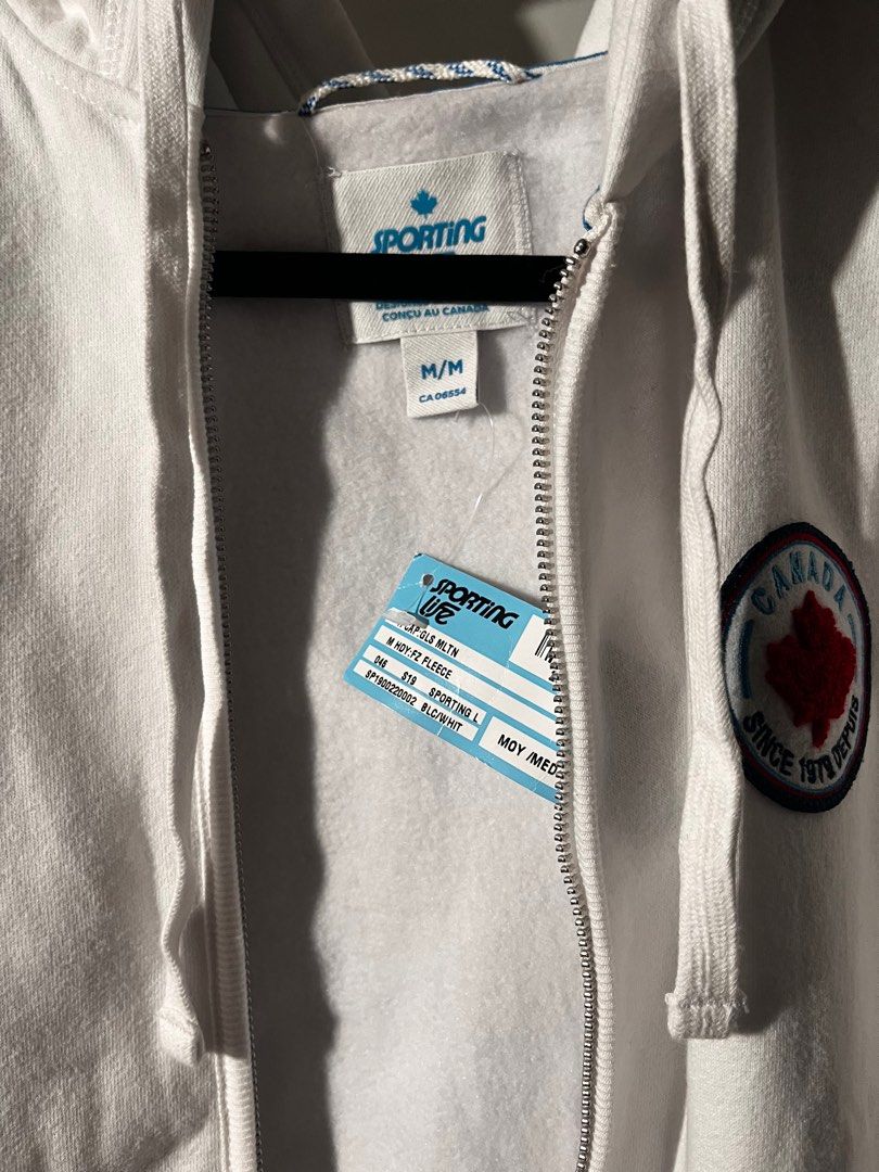 Hoodie (Category: Clothes) located in Toronto. Submitted by maludz (Listing ID 1319867567, Image 3). Description: .