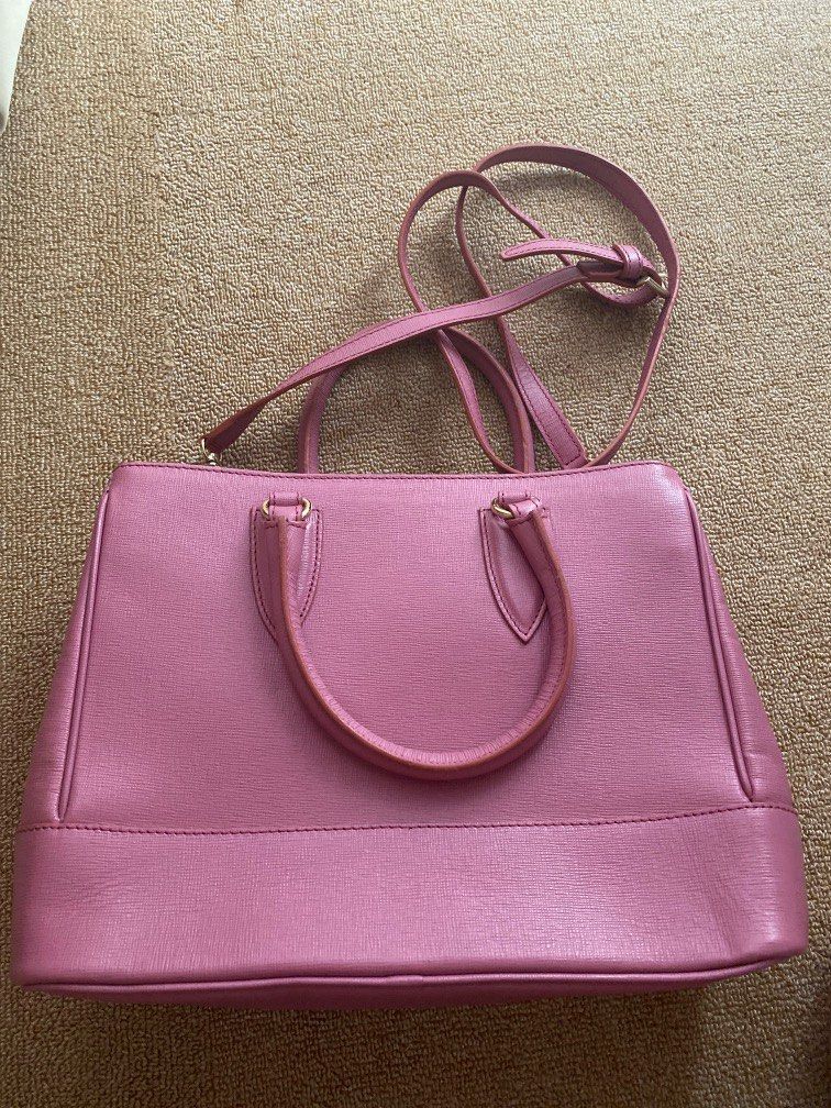 Max Mara Crossbody (Category: Luxury Bags & Wallets) located in Lucena. Submitted by cat09 (Listing ID 1319766609, Image 3). Description: Authentic No box hard leather Never been used Decluttering Negotiable if reasonable With built in wallet seen on photo .