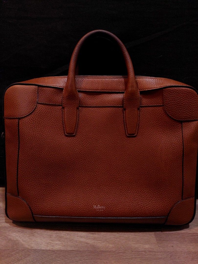 Mulberry Belgrave (Category: Luxury Bags & Wallets) located in Manila. Submitted by _dndg (Listing ID 1319853299, Image 1). Description: Mulberry Belgrave document holder. Very pristine. Maintained using balsam wax. Shoulder strap included..