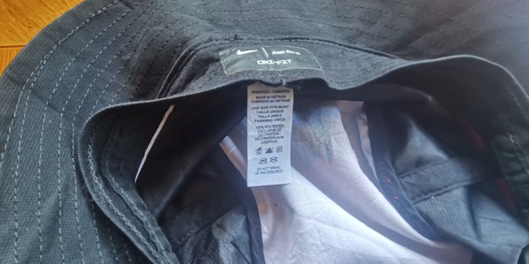 NIKE BUCKET HAT (UNISEX) (Category: Caps & Hats) located in Maria Aurora. Submitted by thriftteeth (Listing ID 1319703127, Image 2). Description: NO ISSUE EXELLENT CONDITION FREESIZE 10/10 COLOR RATE MOP GCASH.