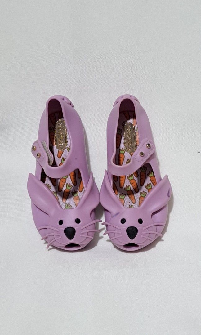 Original melissa USA 7@ 13 cm (Category: Babies & Kids Fashion) located in Quezon City. Submitted by kimlynandaya (Listing ID 1319822724, Image 1). Description: original mini melissa size:USA 7 Eur: 22 /23 bra 20 /21 Jpn 13 cm insole : 13 cm cm outsole 14 cm ready to wear minimal issue: may part na may sulat ng konti minimal sign of usage.