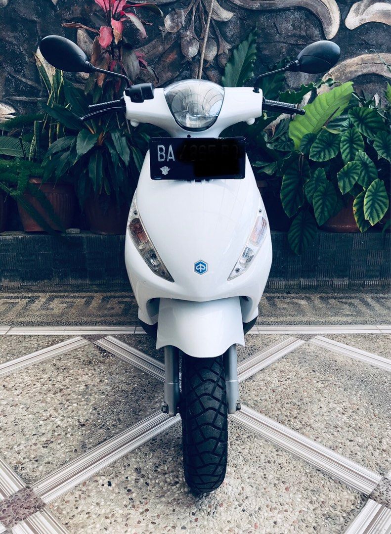 Piaggio Zip 2010 CBU Italy Putih, Motor di Carousell