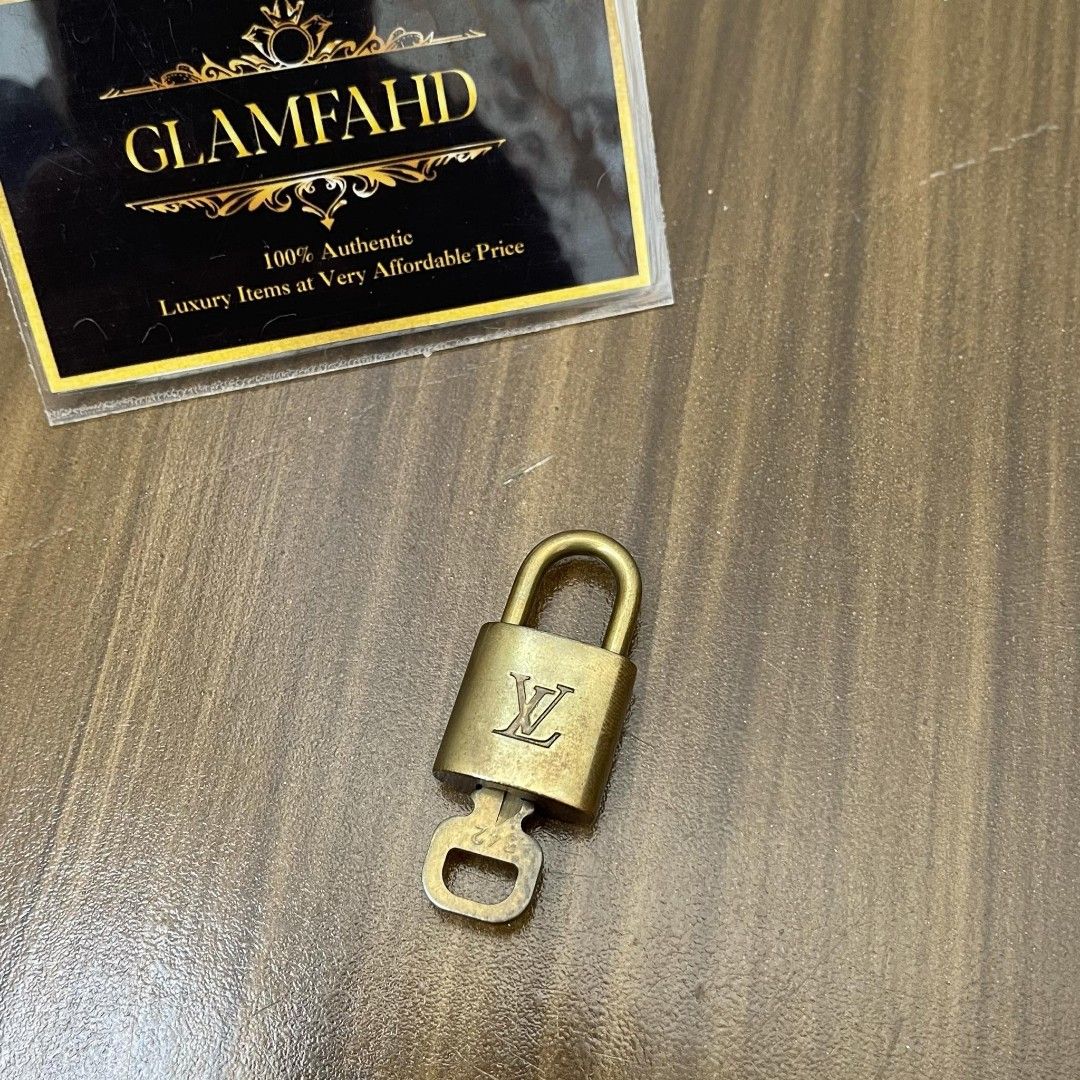 Pre Owned Authentic LOUIS VUITTON LV Lock and Key #1 (Category: Luxury Accessories) located in Paranaque City. Submitted by Glamfahd (Listing ID 1319812378, Image 1). Description: PRE OWNED AUTHENTIC LOUIS VUITTON LV LOCK AND KEY Features With 1 key Condition Signs of use Marks Please see photos to appreciate.