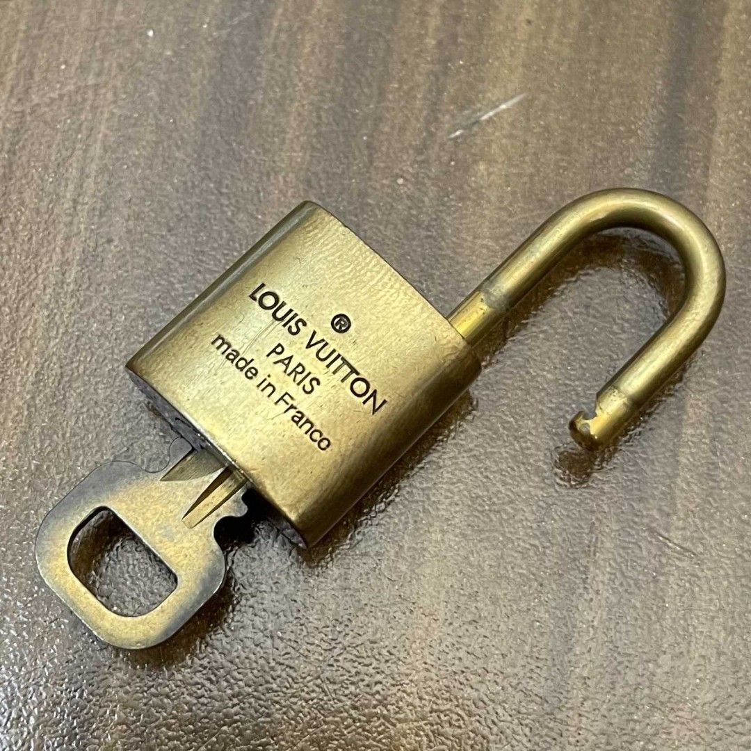 Pre Owned Authentic LOUIS VUITTON LV Lock and Key #1 (Category: Luxury Accessories) located in Paranaque City. Submitted by Glamfahd (Listing ID 1319812378, Image 2). Description: PRE OWNED AUTHENTIC LOUIS VUITTON LV LOCK AND KEY Features With 1 key Condition Signs of use Marks Please see photos to appreciate.