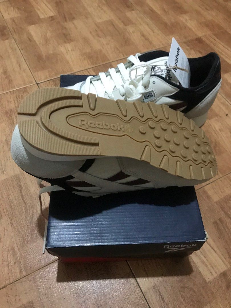 Reebook classic leather sneakers rubber shoes (Category: Sneakers) located in Paranaque City. Submitted by jentree (Listing ID 1319874417, Image 3). Description: SiZe 10 Brand new in box 100% original.
