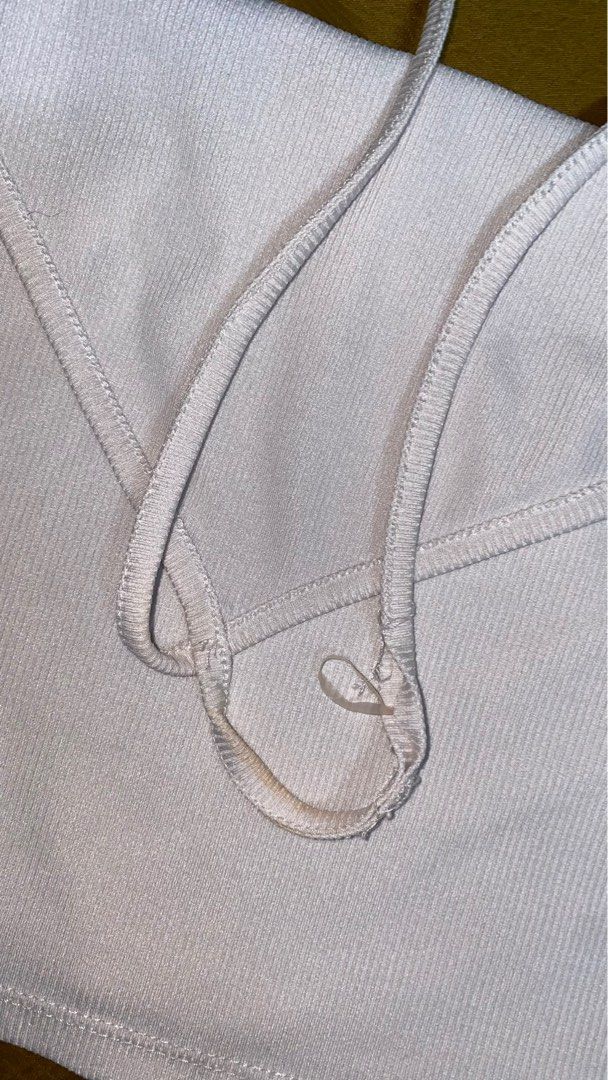 Singlets (Category: Activewear) located in Seremban. Submitted by notso20s (Listing ID 1319835260, Image 3). Description: Defect refer to photos.