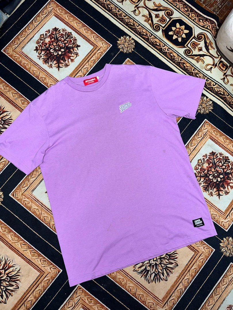 Supersunday basic logo (Category: Shirts) located in Sungai Buloh. Submitted by nnxxah (Listing ID 1319812114, Image 1). Description: Supersunday basic logo shirt (P22,L30) Minor stain🫱🏻‍🫲🏼.