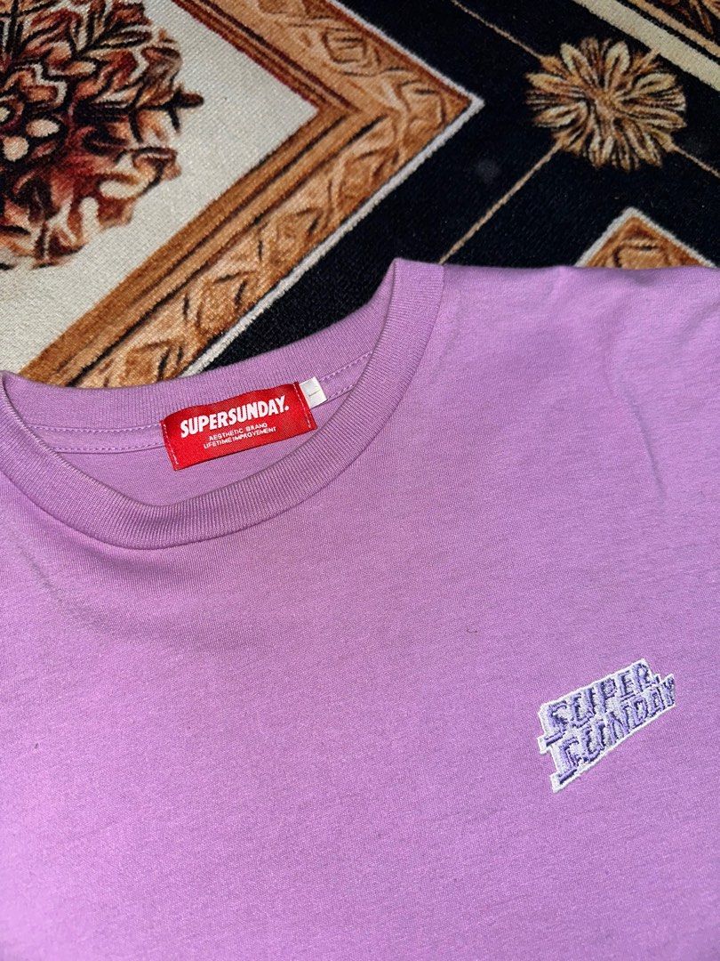 Supersunday basic logo (Category: Shirts) located in Sungai Buloh. Submitted by nnxxah (Listing ID 1319812114, Image 3). Description: Supersunday basic logo shirt (P22,L30) Minor stain🫱🏻‍🫲🏼.