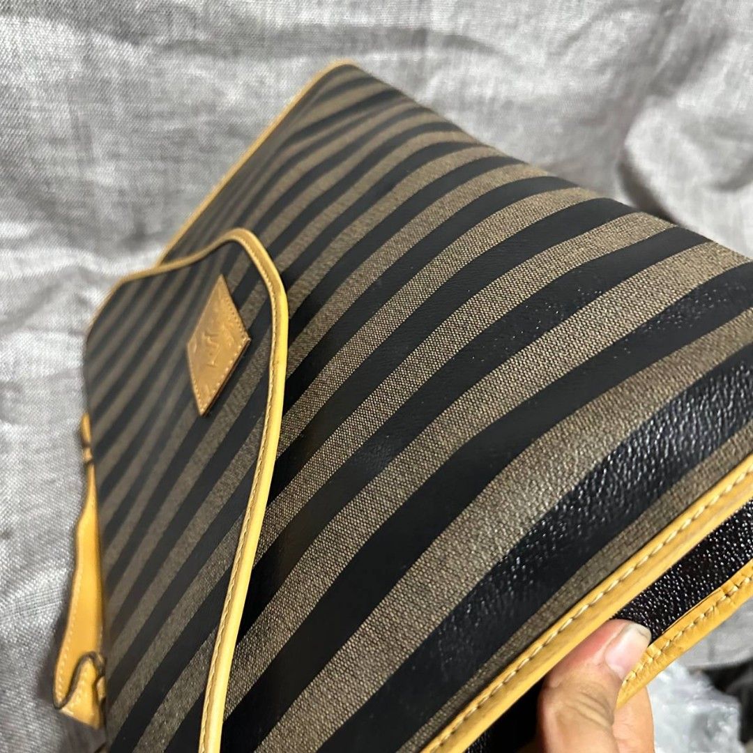 Tacchini italy document bag (Category: Luxury Bags & Wallets) located in Manila. Submitted by greyinfash06839 (Listing ID 1319867935, Image 3). Description: 🤍Price: 3,999 pesos only 🤍Item: Tacchini italy document bag 🤍Brand: Tacchini italy 🤍Matirial: Leather 🤍Quality: Original 🤍color: Brown 🤍Size: Large 🤍Dimension. H: 11 L: 15 W: 3 🤍Sex: For men 🤍Issue: Sign of use 🤍Condition Rate: 9/10 🤍Other info:.