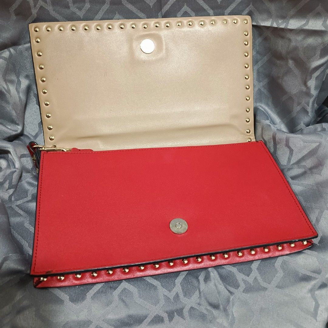 Thrift (Category: Luxury Bags & Wallets) located in Paracelis. Submitted by blessed_.0 (Listing ID 1319836577, Image 3). Description: .
