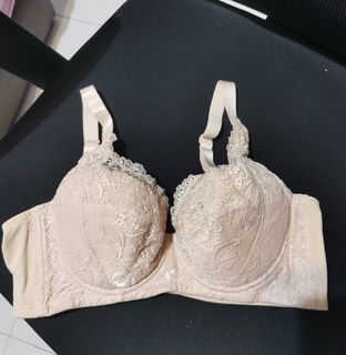 (Category: ) located in . Submitted by sperrysister (Listing ID 1319826314, Image 1). Description: .