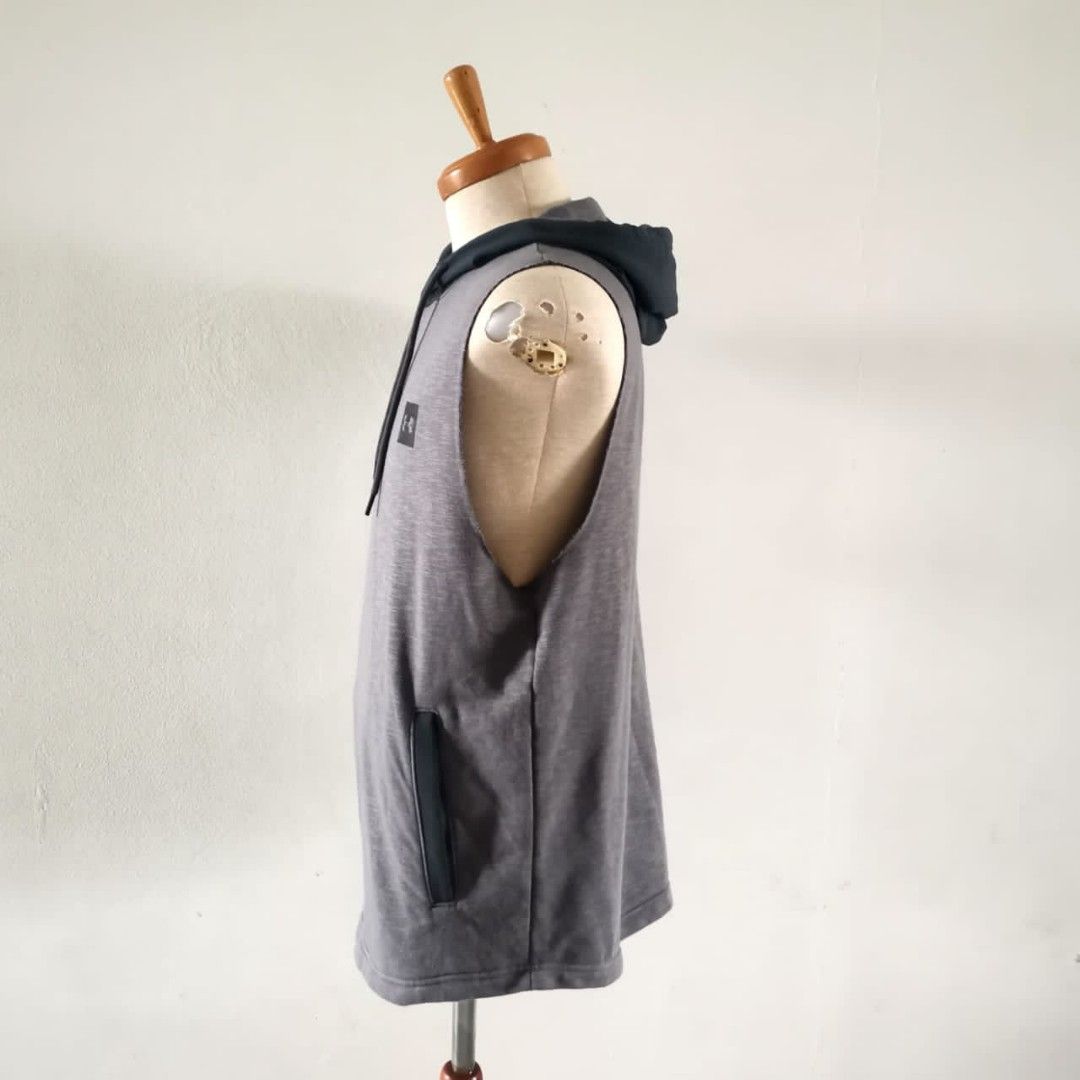Under Armour Men s Sportstyle Sleeveless Hoodie True Grey Heather Stealth Gray Men s Fashion Activewear on Carousell
