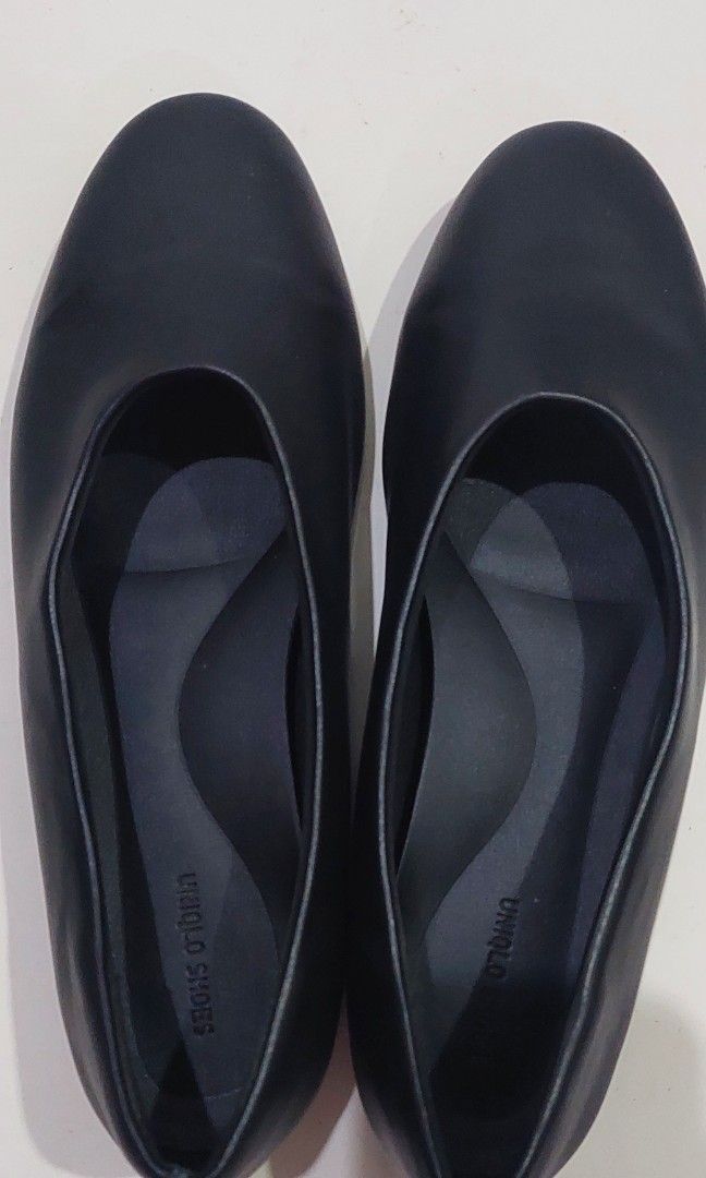 Uniqlo Flatshoes Size 40 (26cm) Hitam dan Cream Size 39 (25cm)