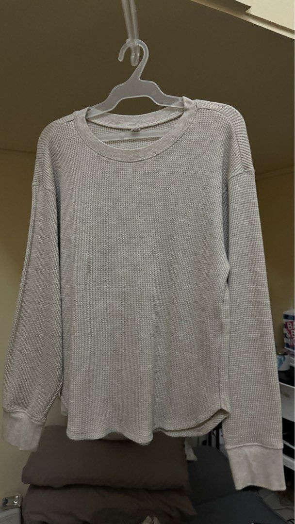 Uniqlo waffles long sleeve (Category: Longsleeves) located in Quezon. Submitted by pawneegomia (Listing ID 1319814105, Image 1). Description: Srp 990.