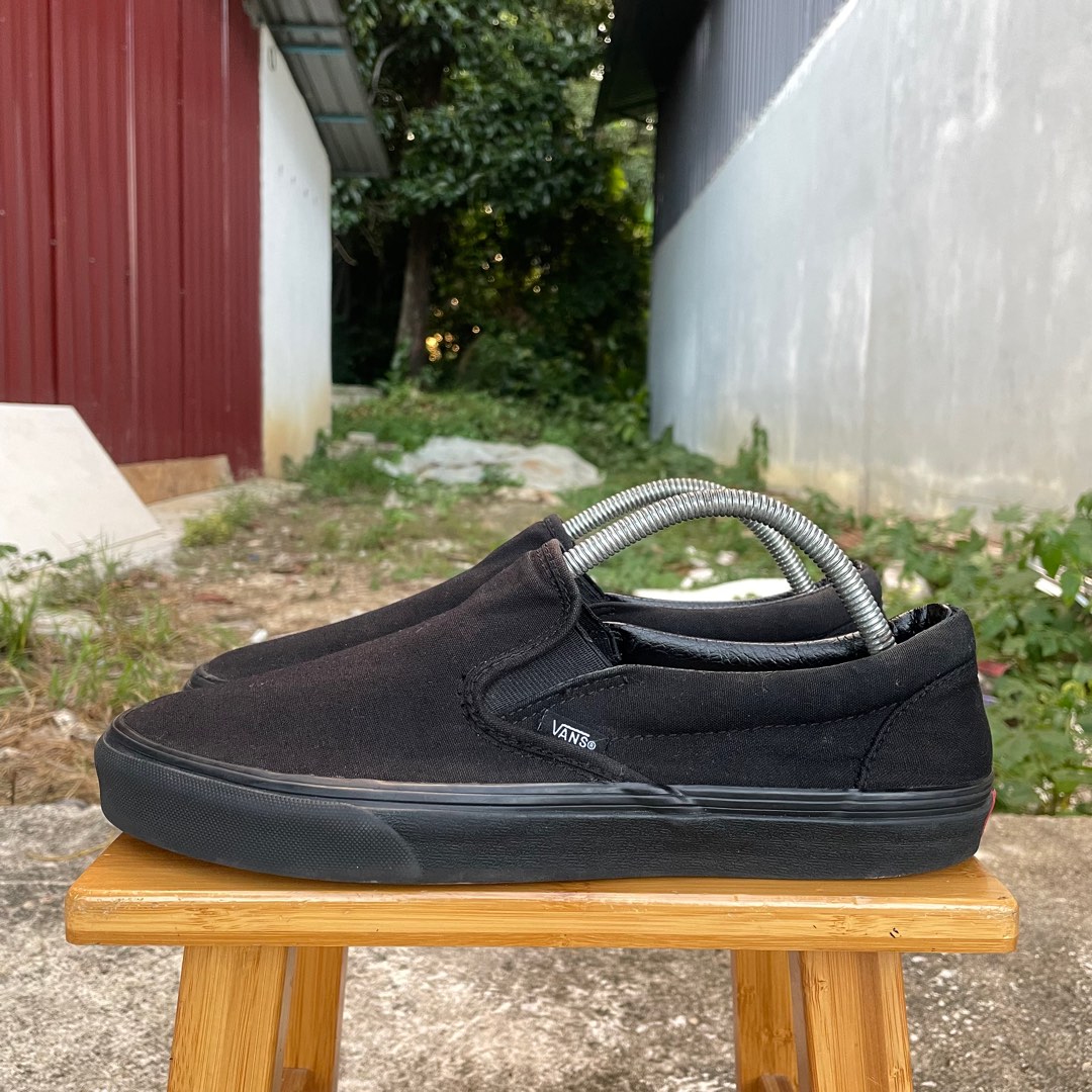 Vans slip on full black sale