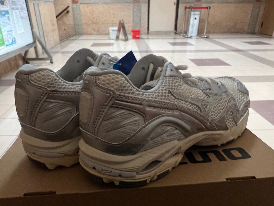 Mizuno WAVE RIDER 10 Off White Light Beige Silver Carousell