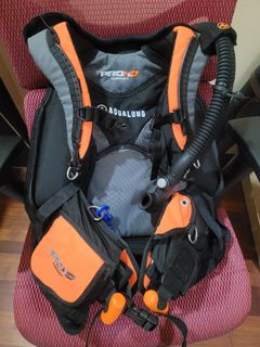AQUALUNG Rouge White Pink BCD, Sports Equipment, Other Sports Equipment ...