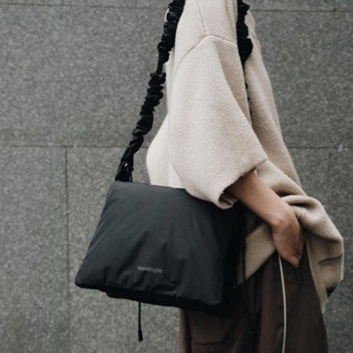 BN Topologie A Frame Bag Medium in Black, Women