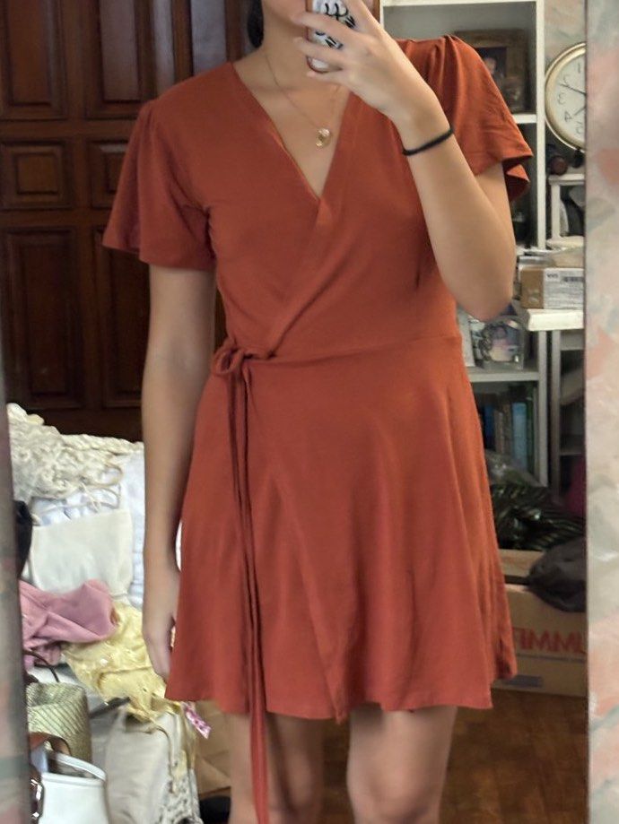 burnt orange rust wrap mini dress (Category: Dresses) located in Quezon City. Submitted by prebym (Listing ID 1319810519, Image 1). Description: loved this dress!! has really soft fabric and is breathable and stretchy. super comfortable unbranded my measurements: 32” bust. 27” waist. standard size small helping tags: araw halohalo miu the label phia the label cariño gvn renegade folk solasta suki blackbough sew local eighth mermaid traingl.