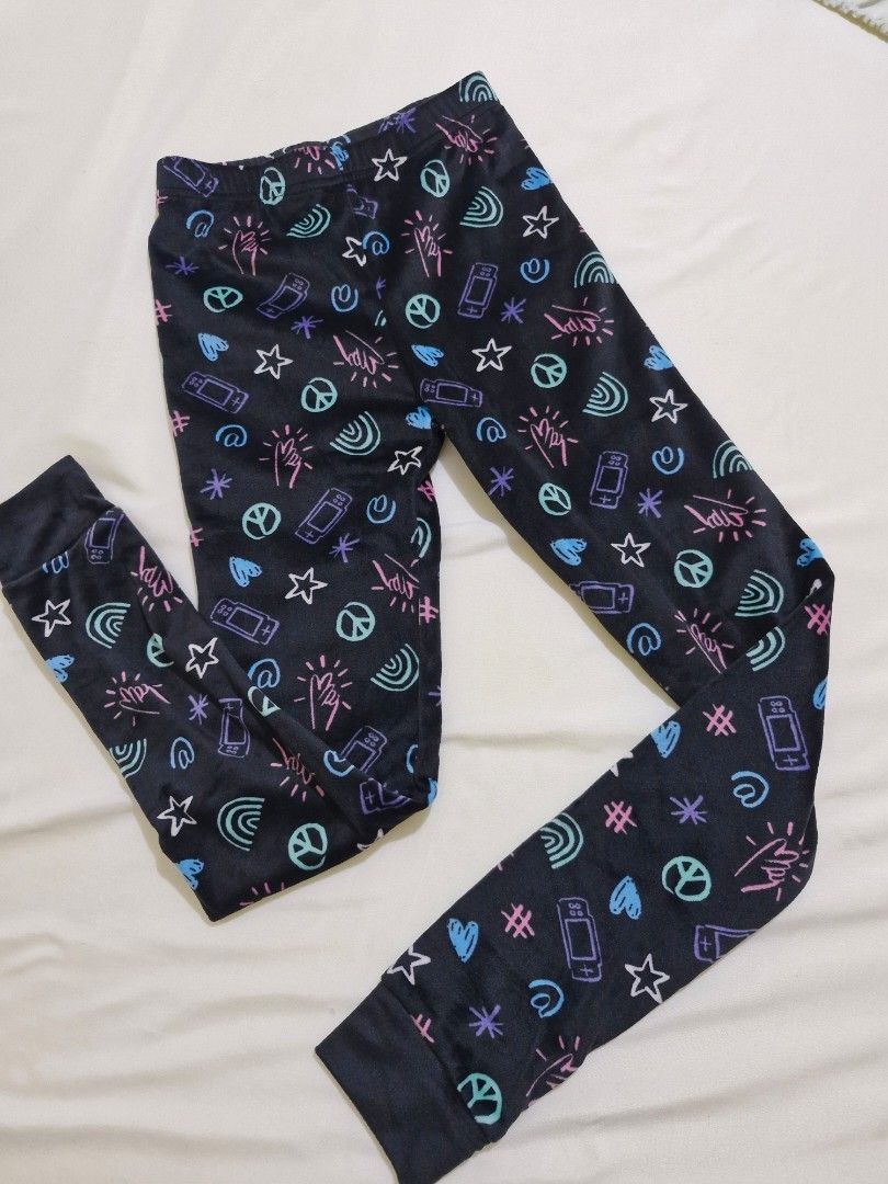Calvin Klein Kid's 4-Piece Pajamas (Category: Babies & Kids Fashion) located in Pasay City. Submitted by Ate_Shawi (Listing ID 1320031768, Image 2). Description: P400/pair (2pcs/pair) Deal: P750 for 2 pairs (4pcs in all), + free Shipping via LBC >1pair Black long sleeve and pant set with icon all-over print >1pair Green long sleeve and pant set with logo all-over print >Elastic waistband >95% Polyester | 5% Elastane >Exclusive of Decoration.