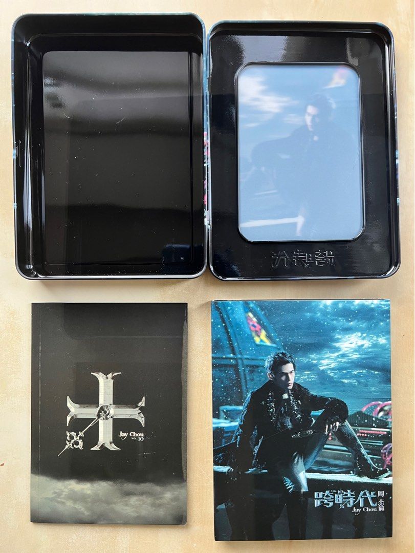 周杰倫JAY CHOU 跨時代3D鐵盒版CD+DVD+預購禮(Jay跨時代專輯徽章