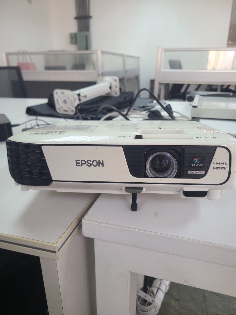 EPSON projector (Category: Projectors) located in Taguig. Submitted by audrea.c (Listing ID 1319903756, Image 1). Description: EBU32- MODEL: H722C.