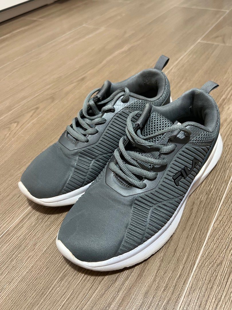 Fila Sneakers Size 6 6.5 Women s Fashion Footwear Sneakers on Carousell